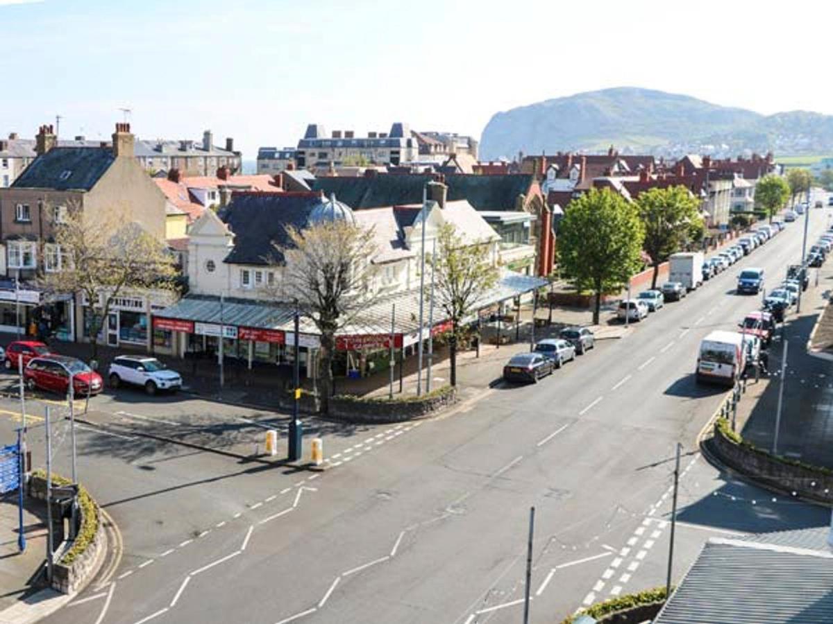 Royal Manor Park Lägenhet Llandudno Exteriör bild